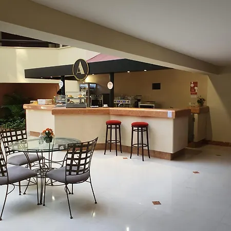 Atrium Seafront - Pool, & Tennis Apartment *